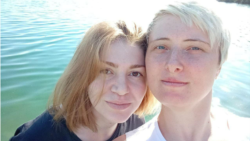 Седа Сулейманова (слева) и Лена Патяева, фотография из личного архива