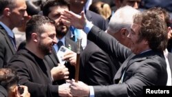 Президент України Володимир Зеленський та новообраний президент Аргентини Хав'єр Мілей. Буенос-Айрес, 10 грудня 2023 року