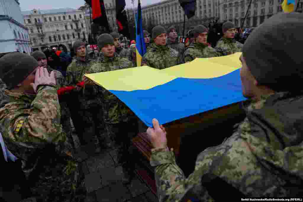 Він також став автором книги «Вірші з бійниці», визнаної однією з найкращих українських книжок 2023 року за версією українського ПЕН. Крім віршів, там зібрані й світлини, які зробив Максим