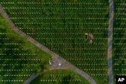 Mezarje u Potočarima u kojemu su ukopane žrtve genocida u Srebrenici, 2023.