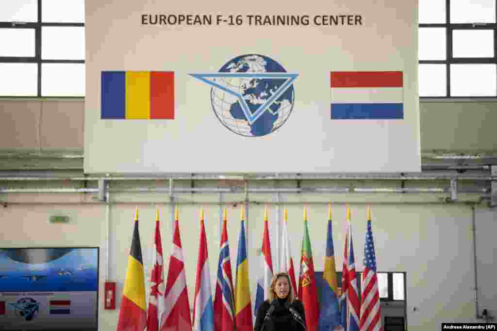 Міністрка оборони Нідерландів Кайса Оллонгрен сказала під час відкриття: «Наступним кроком є те, що навчання розпочнеться із румунськими екіпажами, пілотами та екіпажами, і, звичайно, також для України». Літаки американського виробництва доставлені Королівськими військово-повітряними силами Нідерландів, а авіавиробник Lockheed Martin забезпечить інструкторів і технічне обслуговування у навчальному центрі  