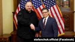 Голова Верховної Ради України Руслан Стефанчук і спікер Палати представників Конгресу США Майк Джонсон (праворуч) під час зустрічі у США. Вашингтон, 6 грудня 2023 року