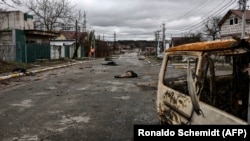 Тіла цивільних на вулицях Бучі після російської окупації, 2 квітня 2022 року