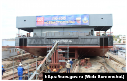 Спуск на воду понтона плавкрана ПК-400 «Севастополь», 10 жовтня 2019 року