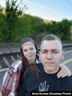 Анна з Денисом до ракетного удару по Дніпру