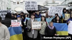 Ілюстраційне фото. Під час акції протесту проти УПЦ (Московського патріархату) біля входу до Києво-Печерської лаври. Київ, 1 квітня 2023 року