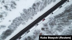 Українські прикордонники фіксують певний рух вантажівок через кордон з Польщею, але тої інтенсивності, яка була до початку блокади, зараз немає.