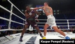 Олександр Усик під час поєдинку з Даніелем Дюбуа. Вроцлав, Польща, 25 серпня 2023 року