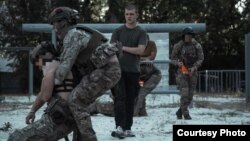 На навчанні українських військових такмеду PULSE намагається створити умови, наближені до тих, які людину чекають на фронті