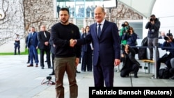 Президент України Володимир Зеленський і канцлер Німеччини Олаф Шольц (праворуч). Берлін, 16 лютого 2024 року