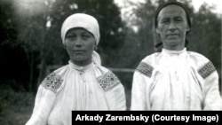 Дружина власника заїжджого двору між селами Покровка і Новомихайлівка, Владивостоцький округ, 1929 рік