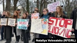 Пікет польських і українських активістів проти блокади кордону. Канцелярія премʼєра, Варшава, 23 березня 2024 року