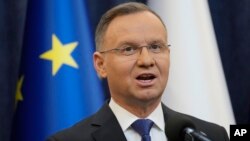 При цьому Анджей Дуда додав: для Польщі очевидно, що Україна не зможе повноцінно стати членом Альянсу, доки не завершиться війна