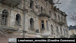 Будинок у Херсоні після російського авіаудару