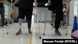 Реабілітаційний центр Superhumans . Прикордонники Андрій Родін і Олександр Вознюк внаслідок поранення втратили ноги