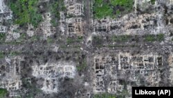 Вщент зруйноване російськими обстрілами місто Марʼїнка, травень 2023 року