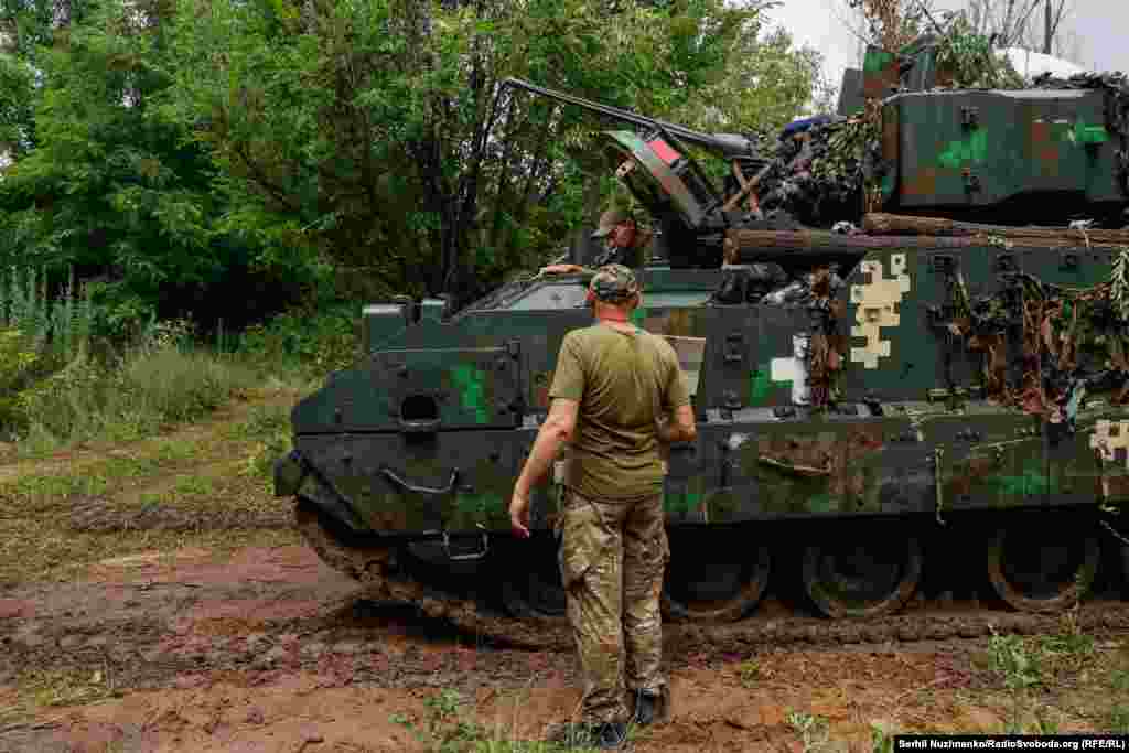 За словами військових, якщо порівнювати з радянськими зразками озброєння, такими, як БМП та БТР, – це зовсім різні класи по захисту. M2 Bradley тут краща як в озброєнні, так і в захисті екіпажу і десанту