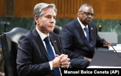 Держсекретар США Ентоні Блінкен (ліворуч) та міністр оборони США Ллойд Остін на слуханнях у Сенаті Сполучених Штатів