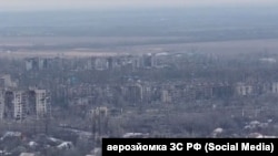 Дмитро Лубінець зауважив, що Росія не вперше грубо порушує норми міжнародного гуманітарного права та Женевських конвенцій, страчуючи військовополонених. На фото - Авдіївка, зруйнована внаслідок бойових дій 