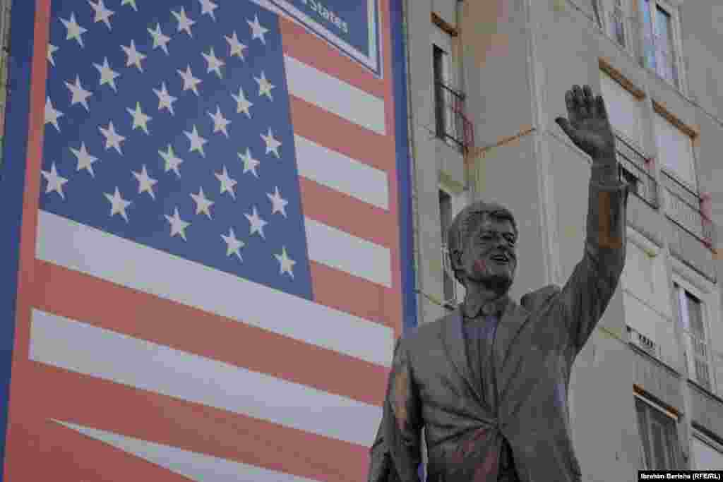 Ova statua i mjesto gdje je postavljena potaknuli su mnoge rasprave.