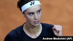 «Ми не потиснули руки, тому що дівчина з Росії. Не секрет, чому я не потисла, адже ця країна насправді напала на Україну», – сказала Ангеліна Калініна