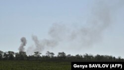 Чорний дим після обстрілу в районі Часового Яру Донецької області, 3 травня 2024 року