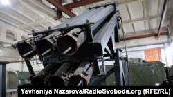 Установка з 6-ма напрямними «Градів», яку збирають волонтери