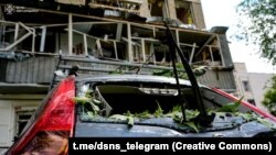 Наслідки одного з попередніх обстрілів Херсона, фото ілюстративне