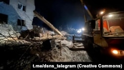 У Торецькій громаді у Нью-Йорку внаслідок обстрілів напередодні були поранені троє людей, пошкоджені шість багатоповерхівок і п’ять приватних будинків, повідомила раніше обласна влада