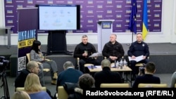 За його словами, 3 із 9 фактів диверсій та терактів стосуються замаху на вбивство поліцейських. Фото ілюстративне - ліва направо: Олексій Сухачов, директор ДБР, Андрій Костін, колишній генпрокурор, Іван Вигівський, голова Національної поліції