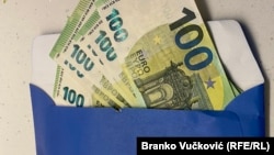 Ilustrativna fotografija, evri u koverti