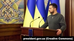 Таким чином Володимир Зеленський відповів на запитання про ситуацію на польсько-українському кордоні та про те, чи планує він комунікацію з Варшавою з цього приводу