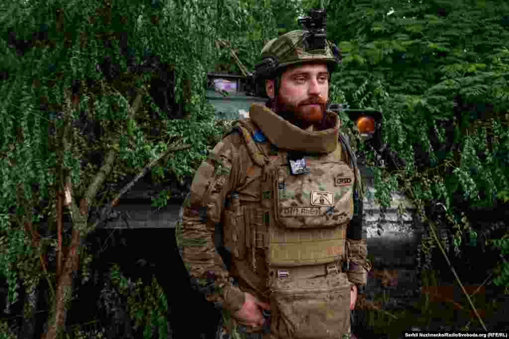 «Протягом бойових дій траплялося безліч разів, коли броня американського «Бредлі» рятувала українську піхоту. Особисто я один раз підірвався на протитанковій міні і було пряме влучання кумулятивного снаряда в башту. При влучанні кумулятивного снаряда у башту були пошкоджені прицільні пристрої і розбиті тримплекси, і тільки механік-водій отримав контузію. Всі інші члени екіпажу та десант були цілі» – каже Дмитро, військовий  47-ї окремої механізованої бригади «Магура»