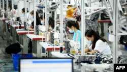 Одна из многочисленных текстильно-галантерейных фабрик в городе Гуанчжоу на юге КНР