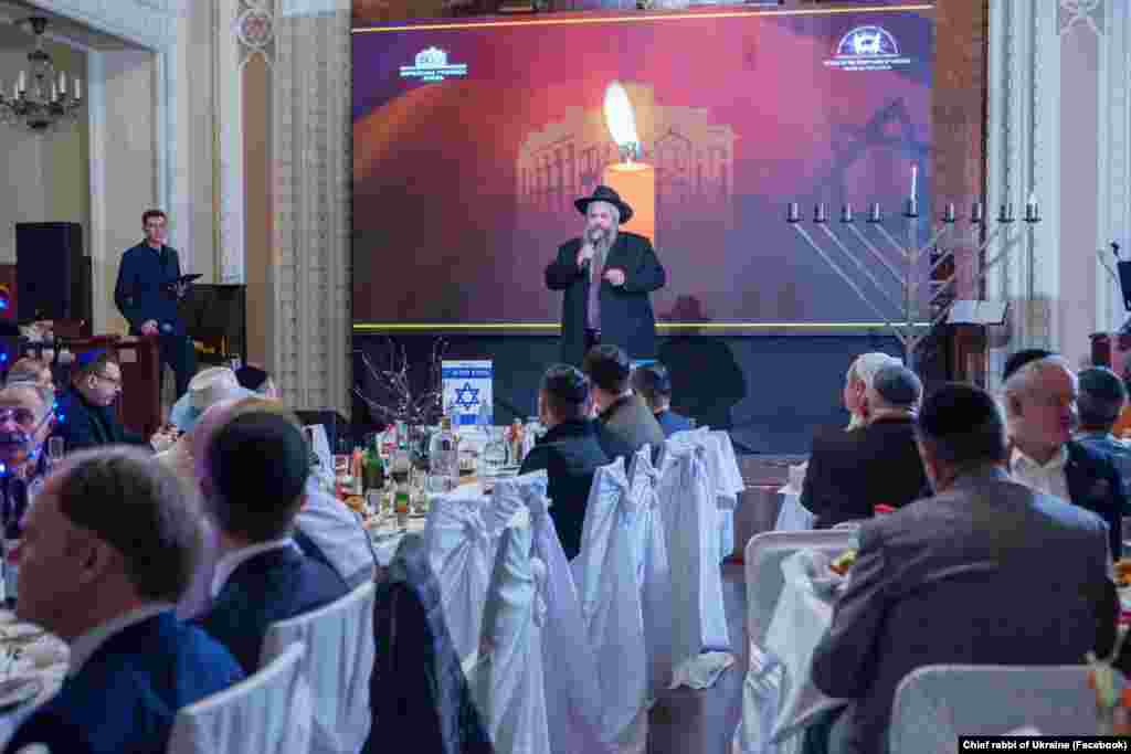 Головний рабин України на святкуванні Хануки у Центральній синагозі міста Києва