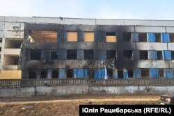 Фасад пологового після ракетного удару