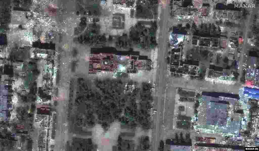 На супутниковому знімку від 15 травня 2023 року театр Бахмута і околиці – у руїнах. «Останні дні показали, що навіть у таких надзвичайно складних умовах ми можемо рухатися вперед і знищувати ворога», – сказав Сирський. – Операція з оборони Бахмута триває. Усі необхідні рішення щодо оборони ухвалені»