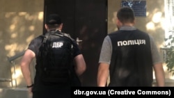 Бюро проводить процесуальні дії спільно з іншими правоохоронними органами у ТЦК та військово-лікарських комісіях у «багатьох регіонах країни»