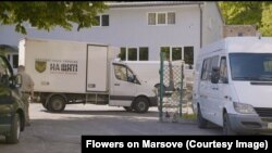 Евакуаційний автомобіль «На щиті» біля моргу у Львові