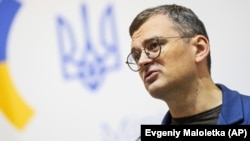 Дмитро Кулеба вказав на те, що й до ухвалення нового закону про мобілізацію військовозобов’язані мали оновлювати свої документи в територіальних центрах комплектування