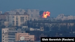 Відтак наразі відомо про шістьох загиблих у зруйнованому цеху в Києві