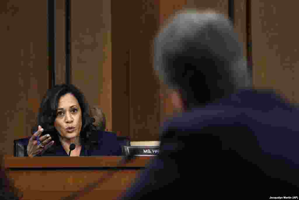 В сентябре 2018 года Харрис, тогда сенатор от Калифорнии (она занимала эту должность до 2021 года), задавала жесткие вопросы кандидату на пост члена Верховного суда США Бретту Кавано, выдвинутому президентом Дональдом Трампом.   