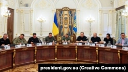 Засідання Ради національної безпеки і оборони України під головуванням президента Володимира Зеленського (посередині). Київ, 11 серпня 2023 року