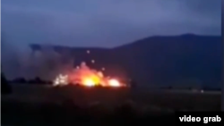 За даними місцевих соцмереж, причиною детонації боєприпасів стали «прильоти»