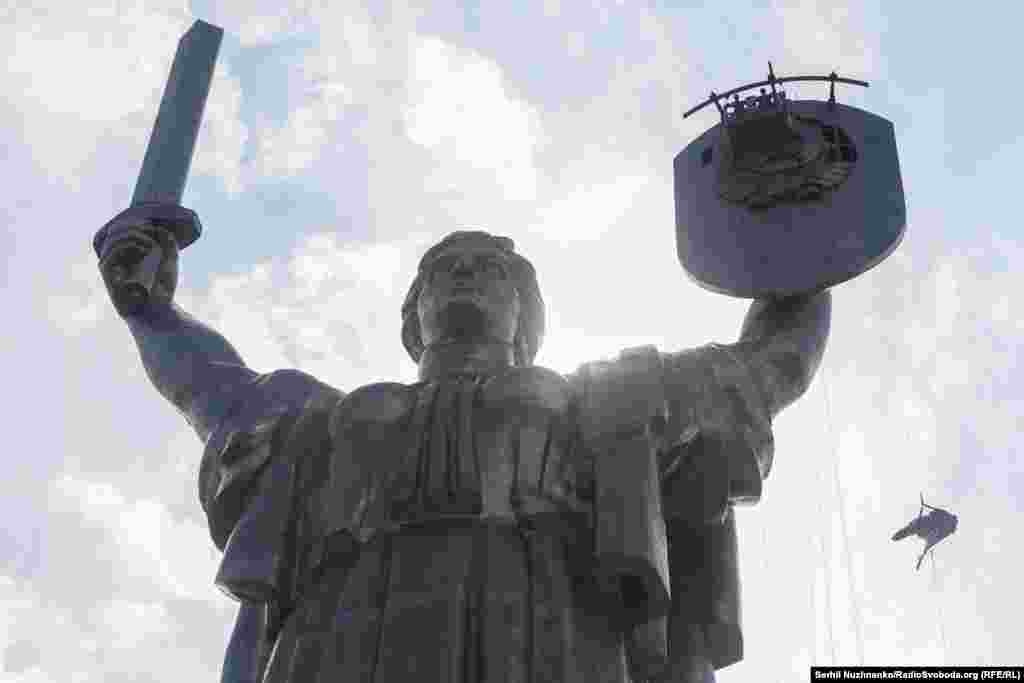 Вага демонтованого елементу – 120 кг. Вся споруда важить 450 тонн