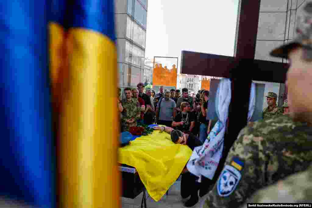 «Про таких, як він, та його побратимів, я впевнений, будуть писати книги і знімати фільми. Він назавжди залишиться в історії України, як незламний захисник і як повітряний ас», – переконаний командувач Повітряного командування «Центр»