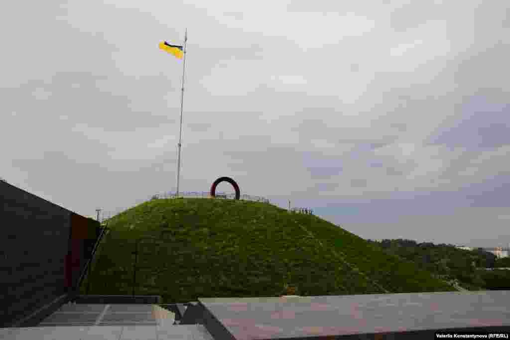 На найвищому флагштоку Запоріжжя майорить прапор України  