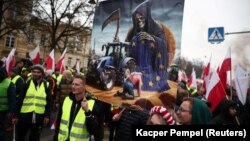 Протест польських фермерів проти Зеленої угоди Європейського Союзу та імпорту української сільськогосподарської продукції. Варшава, Польща. 6 березня 2024 року