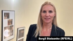 Професорка Валерія Корабльова керує науковим центром «Україна в Європі, що змінюється», який працює в Інституті міжнародних досліджень факультету соціальних наук Карлового університету