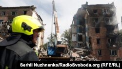 Загалом уже 11 загиблих мешканців цього будинку. Пошуково-рятувальна операція триває.